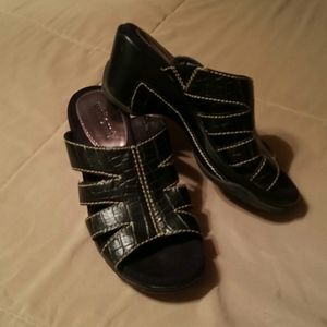 White Mountain Black Wedge Sandals